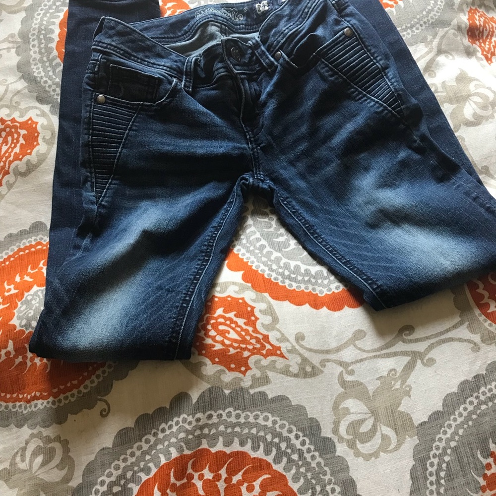 Miss Me—skinny jeans! Moto style, zip pockets